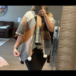 Francesca’s poncho sweater NEW